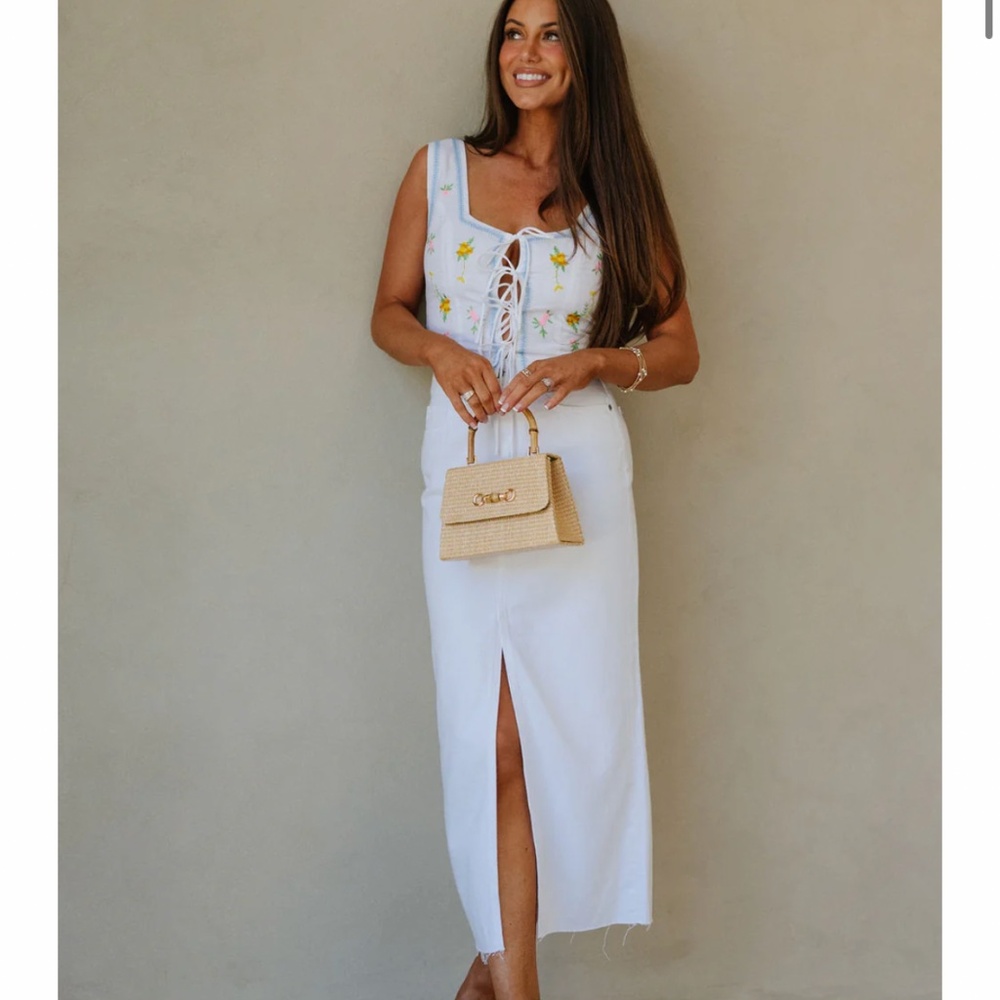 These Three Daisy Floral Tie Front Tank Size Large